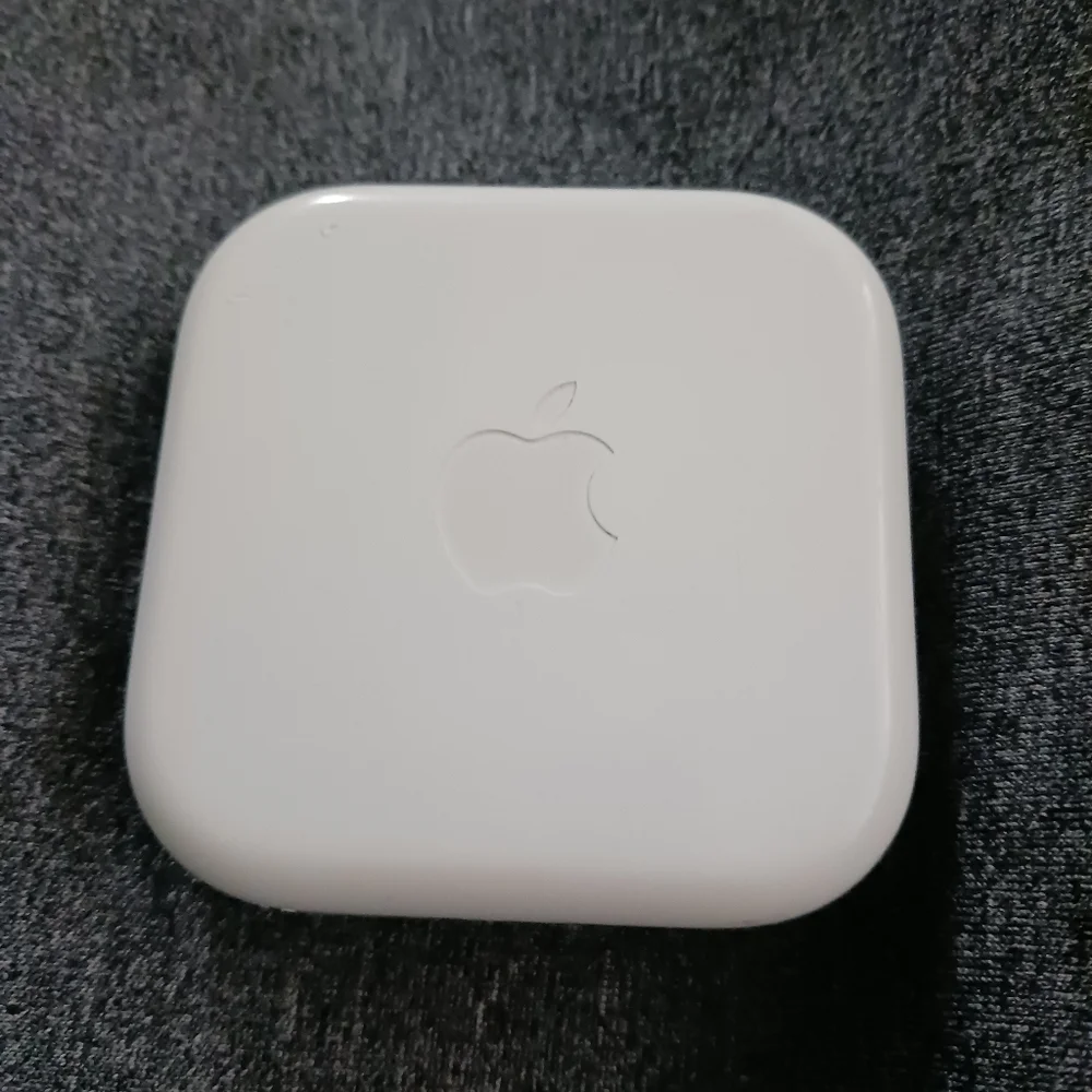 NEW! APPLE EARBUDS